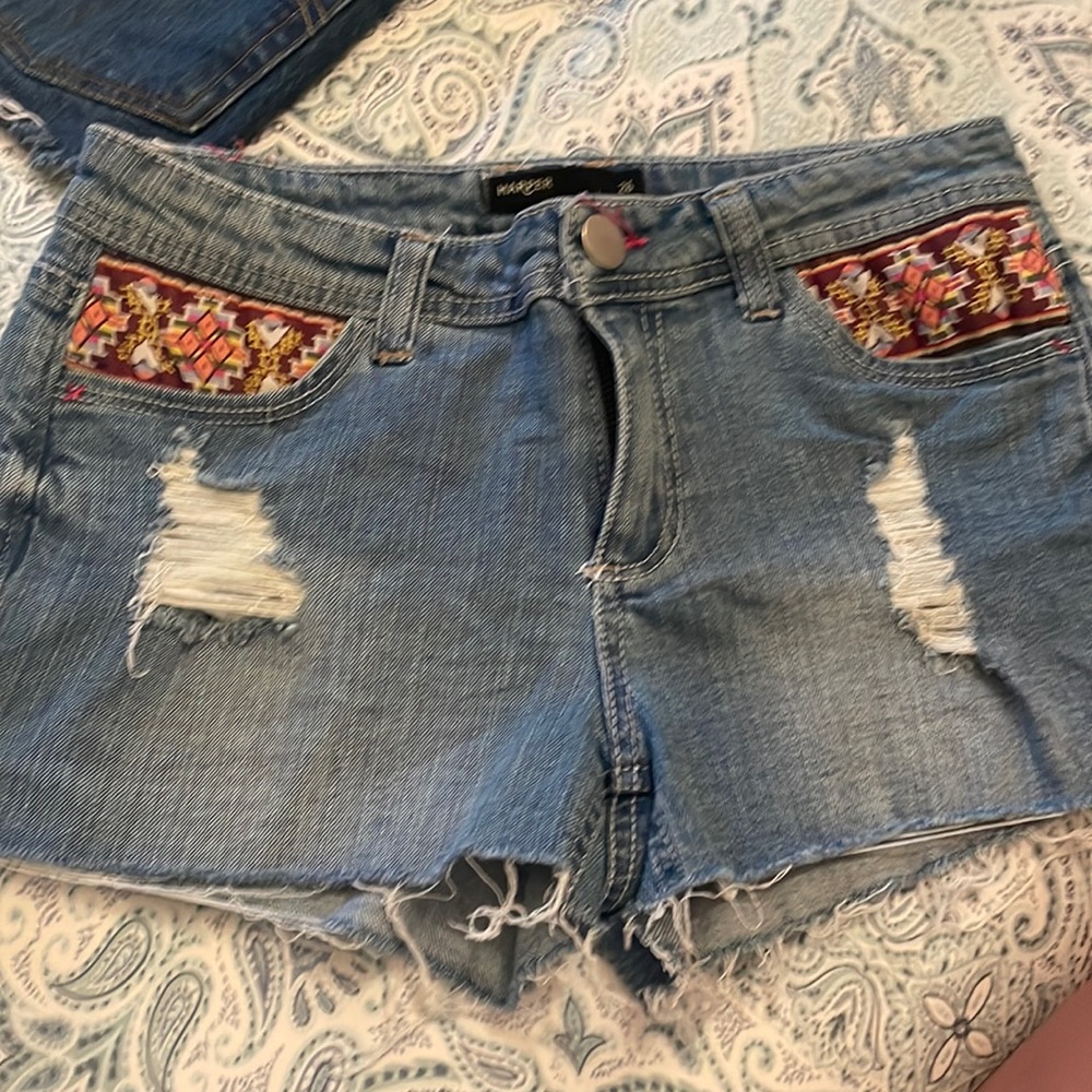 Jean shorts with patented pockets